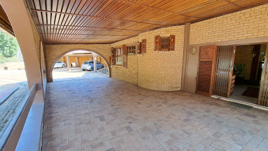 8 Bedroom Property for Sale in Clarens Free State